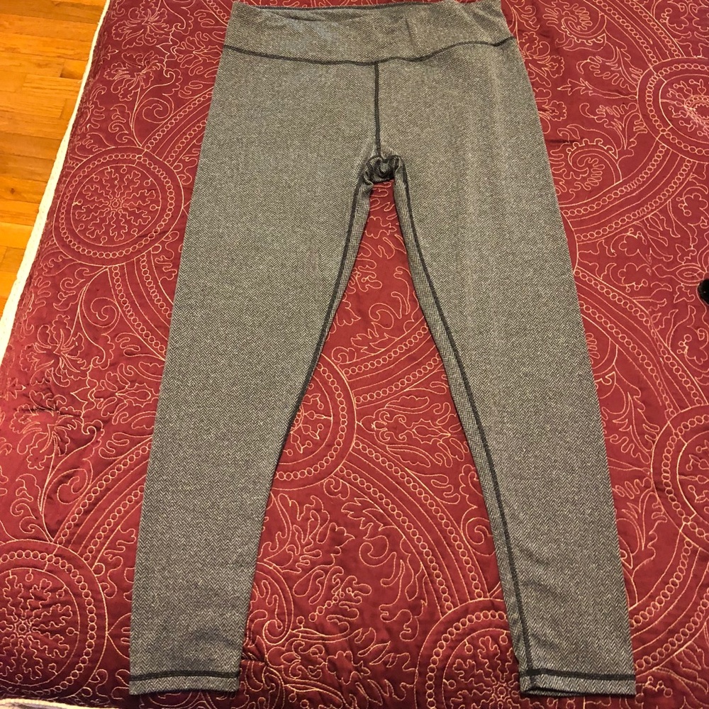 Danskin Herringbone Ankle Leggings